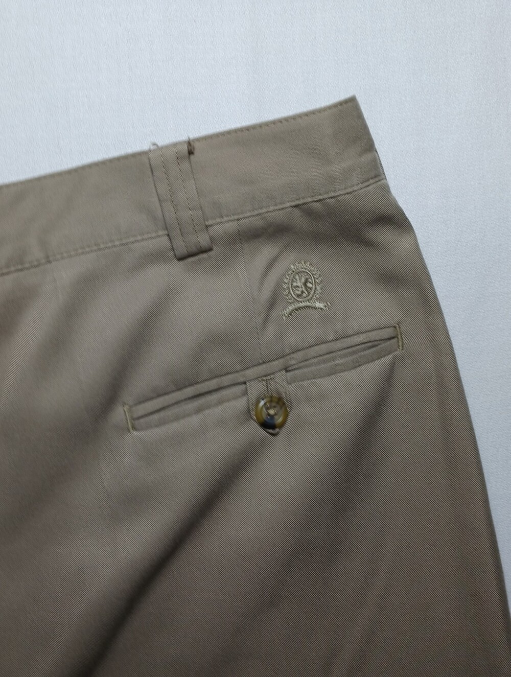 Vintage Tommy Hilfiger Mens Pleated Cuffed Trousers 32X32 Khaki Twill